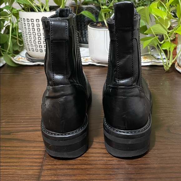 FRYE Black Leather Ella Moto Chelsea Boots. Great used condition. W7.5 - Picture 3 of 7